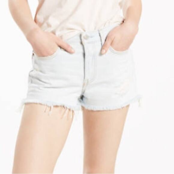 Levi’s High Rise Wedgie Fit Shorts - Picture 2 of 8